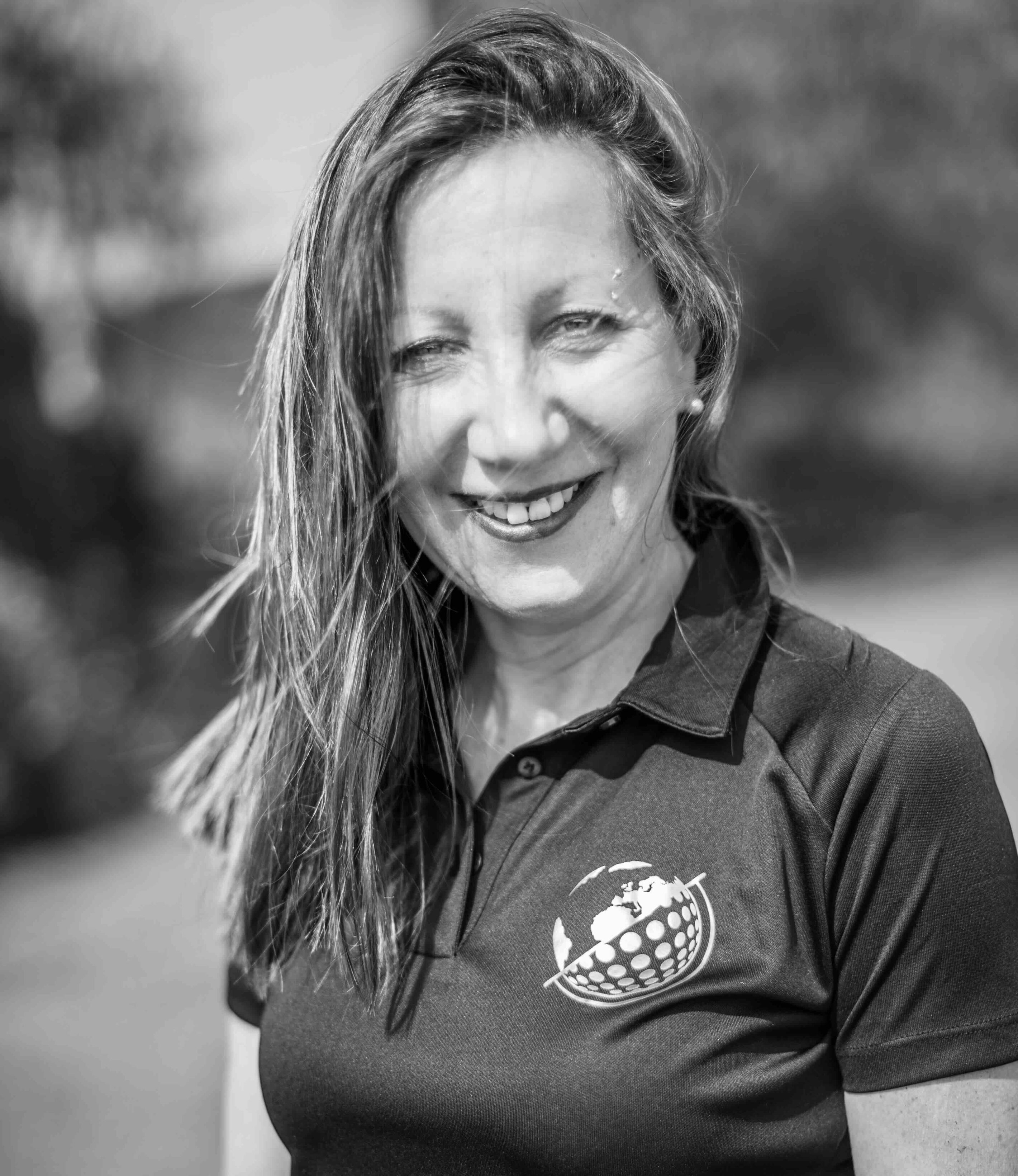 Gersende femme souriante cinquantaine sur Greens de golf