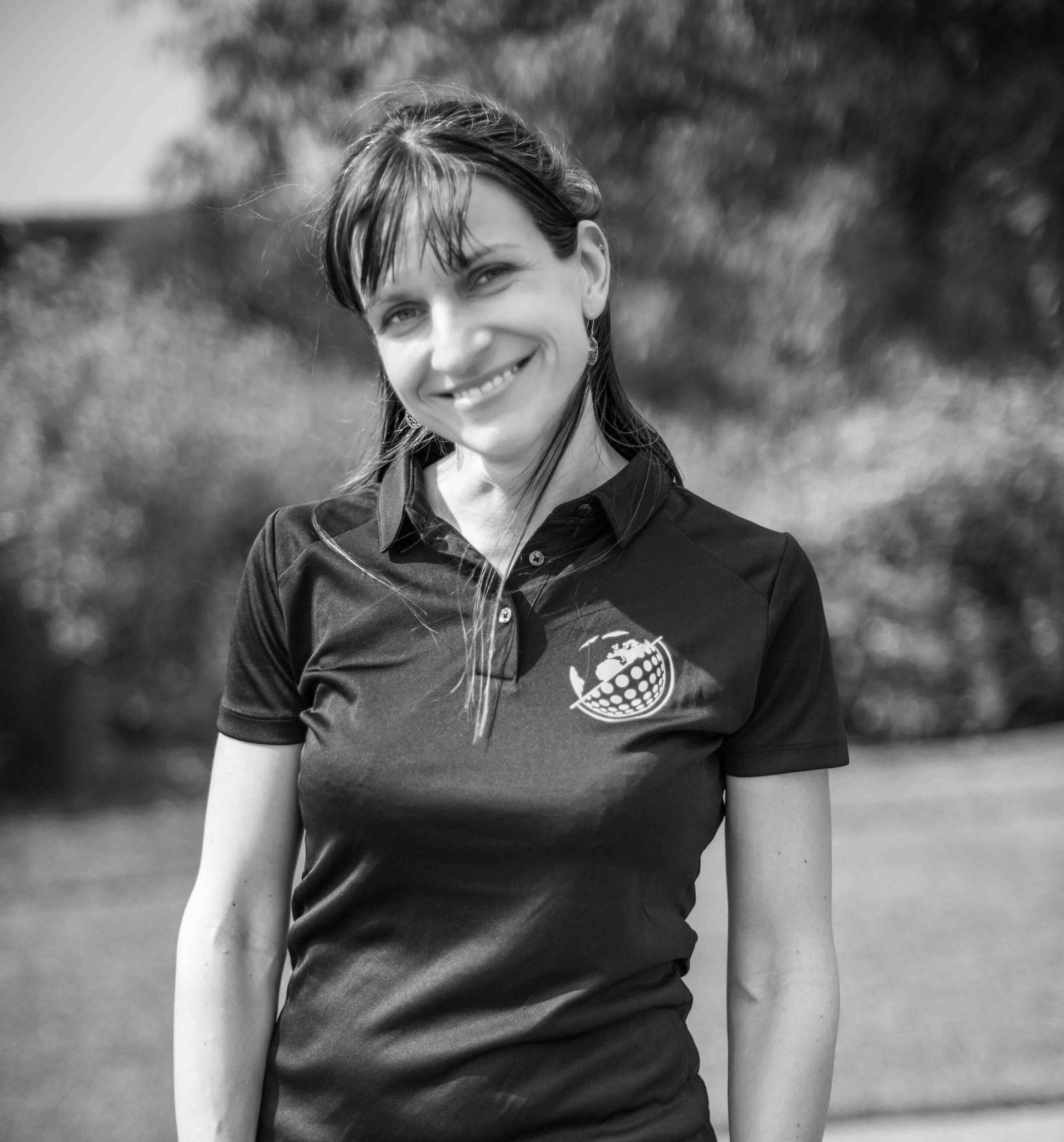 Lucie femme metissée quarantenaire sur Greens de golf