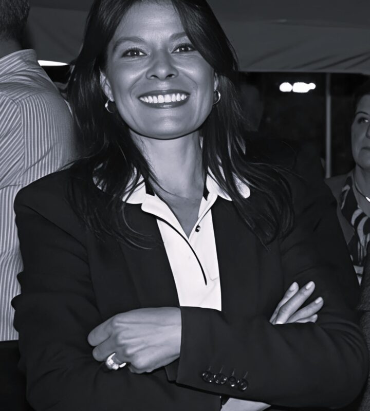 Valerie femme cinquantaine souriante origine portugaise