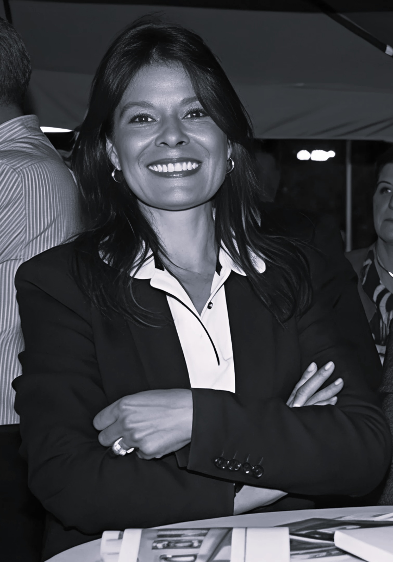 Valerie femme cinquantaine souriante origine portugaise